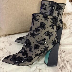 Betsey Johnson NWT Size 7.5 Black Mesh Embroidered Heeled Boots